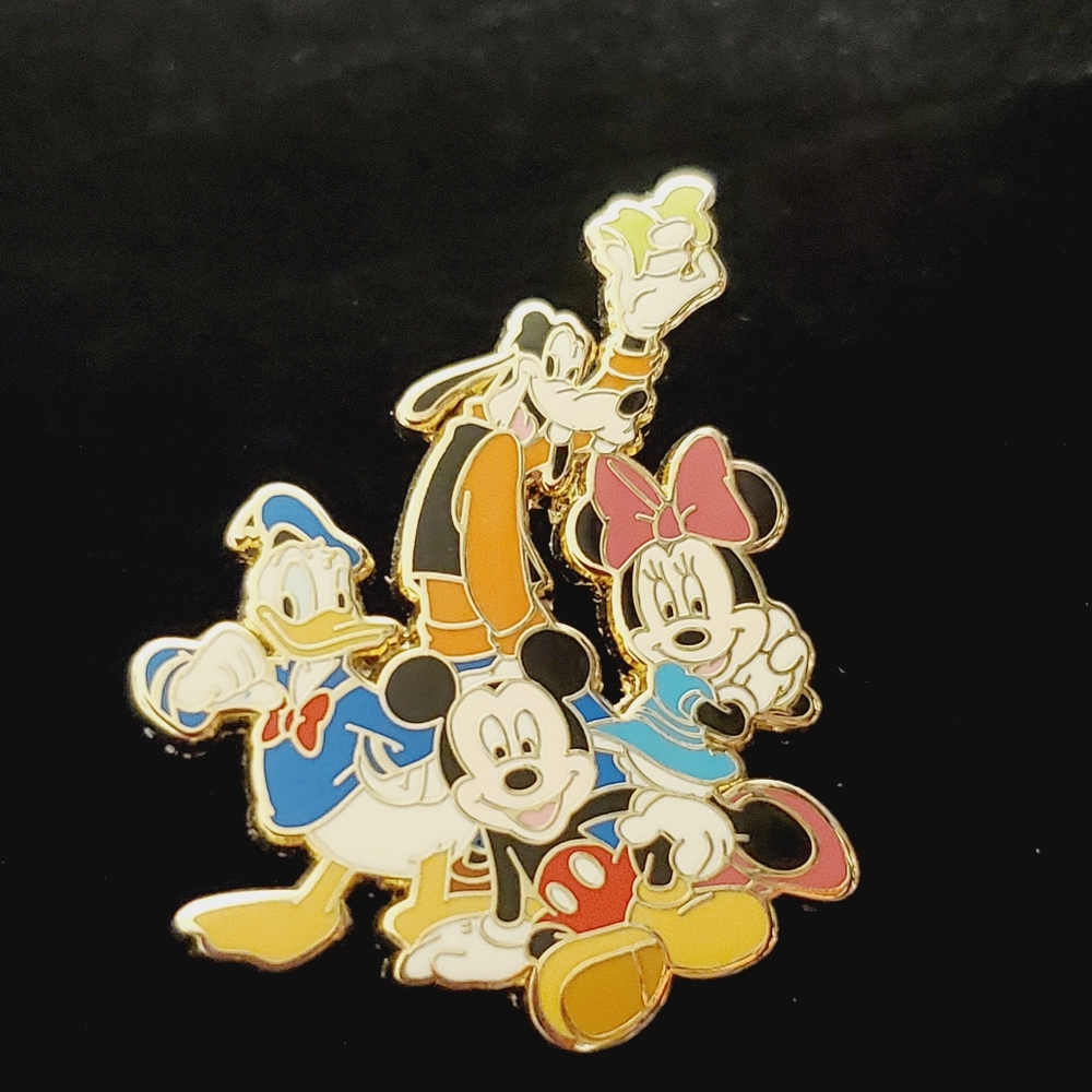 Disney Mickey And Friends Pin